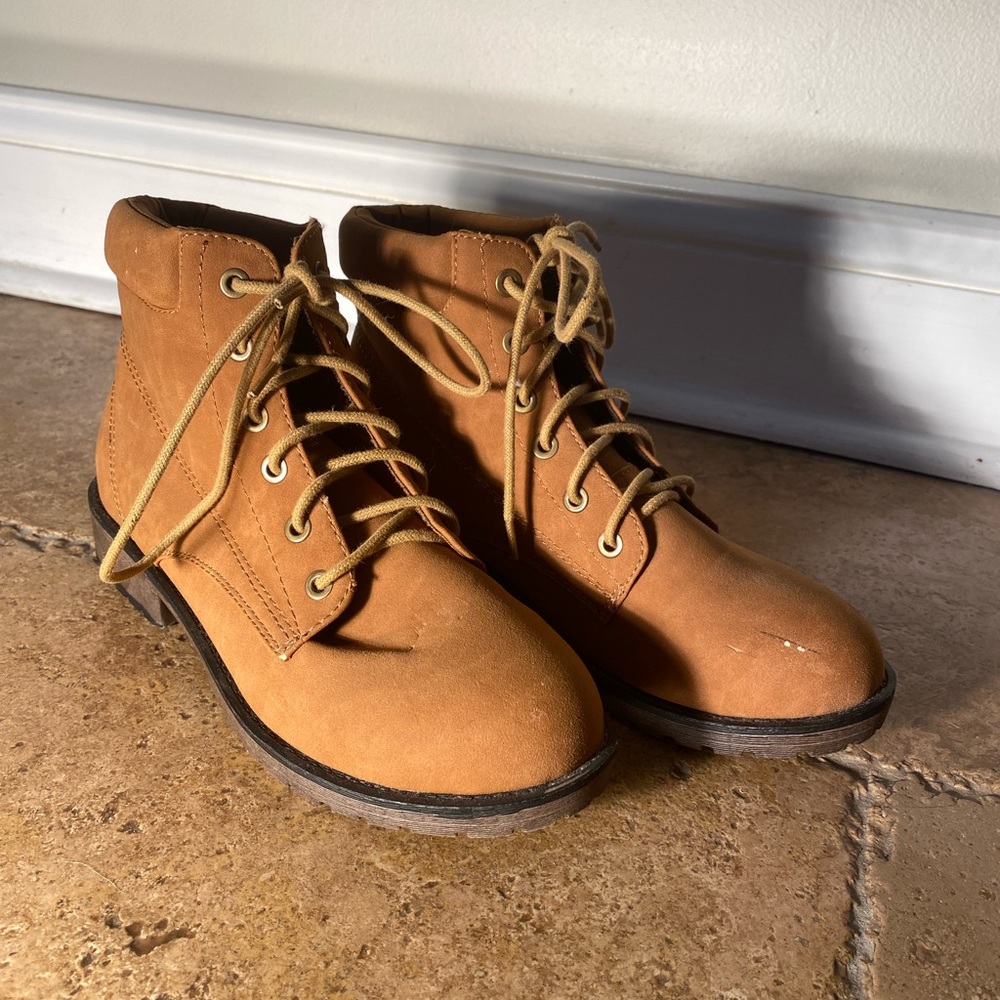 Combat boots